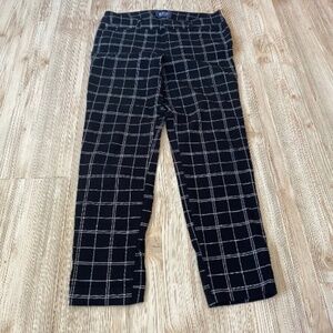 Women’s Old Navy grid pattern black pants size 2
